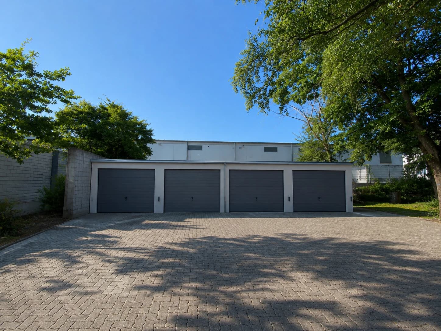 Neubau von Garagen in Hanau - Steinheim — Außenperspektive 01